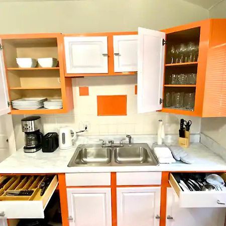 La Naranja Retreat - Cozy Duplex Near Downtown With Parking, 300 Mb Wifi & Self Check In Villa Cleveland Esterno foto