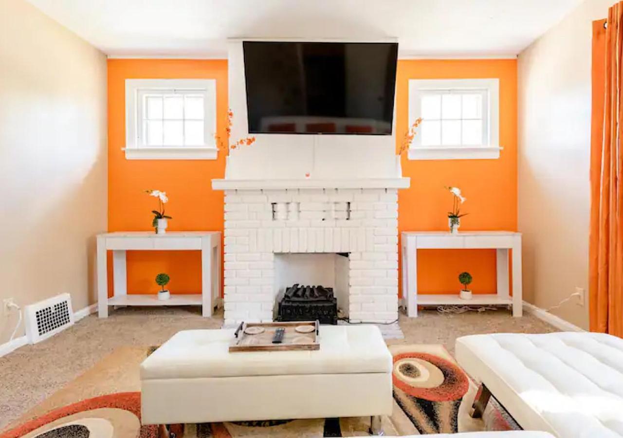 La Naranja Retreat - Cozy Duplex Near Downtown With Parking, 300 Mb Wifi & Self Check In Villa Cleveland Esterno foto
