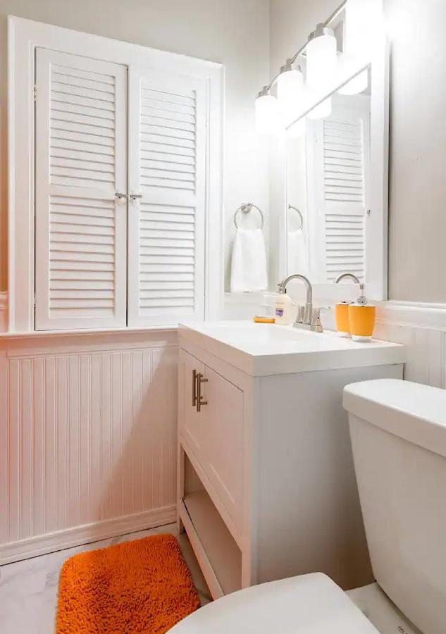 La Naranja Retreat - Cozy Duplex Near Downtown With Parking, 300 Mb Wifi & Self Check In Villa Cleveland Esterno foto