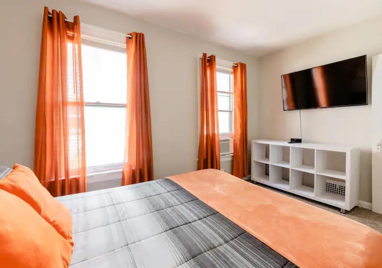 La Naranja Retreat - Cozy Duplex Near Downtown With Parking, 300 Mb Wifi & Self Check In Villa Cleveland Esterno foto