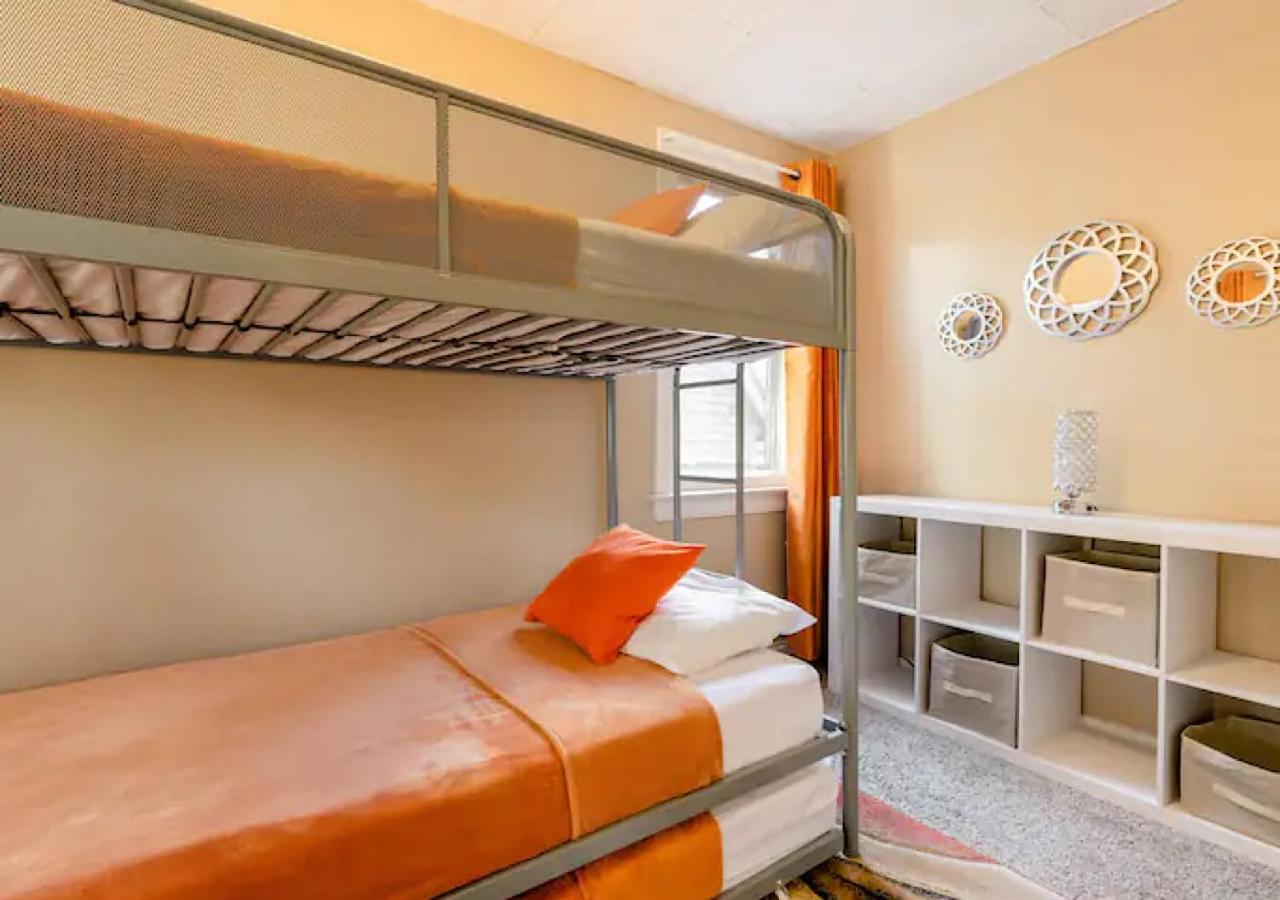 La Naranja Retreat - Cozy Duplex Near Downtown With Parking, 300 Mb Wifi & Self Check In Villa Cleveland Esterno foto