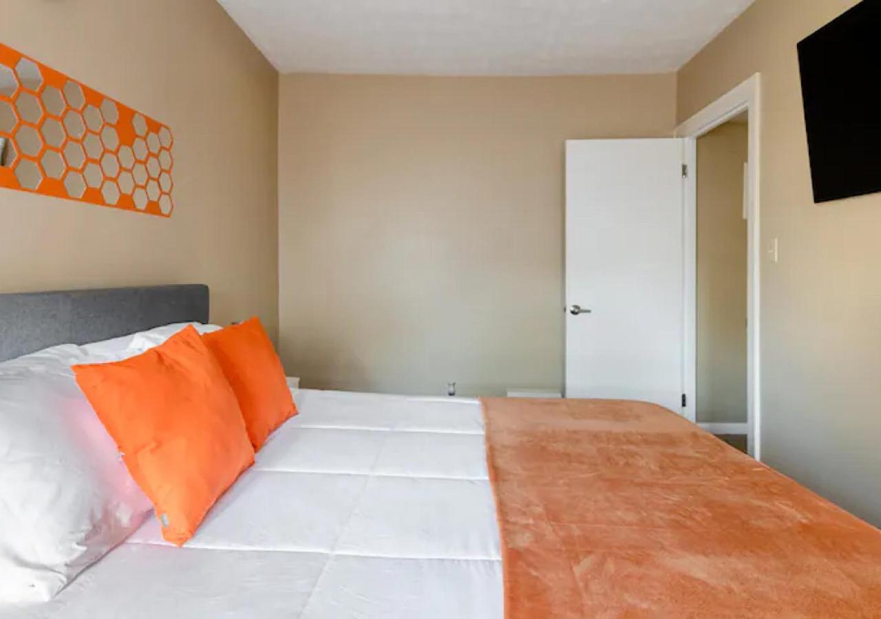 La Naranja Retreat - Cozy Duplex Near Downtown With Parking, 300 Mb Wifi & Self Check In Villa Cleveland Esterno foto
